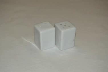 Salière , poivrière porcelaine